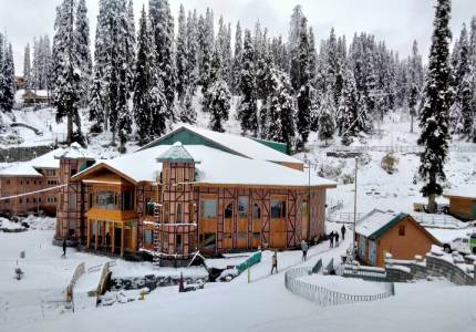 Kashmir Lakes & Valleys Tour
