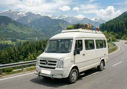 17 Seater Tempo Traveller